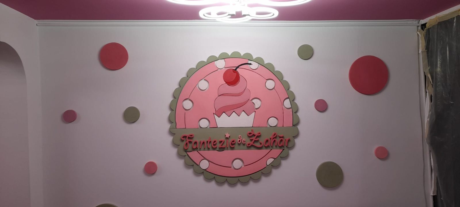 Litere volumetrice din polistiren – decor interior personalizat