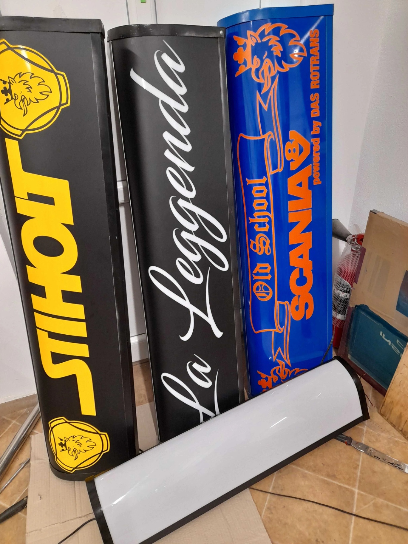 Caseta luminoasa Tir